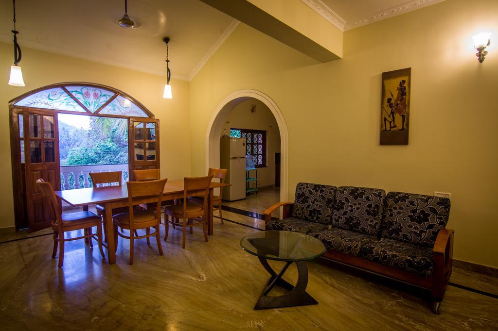 Pinnacle Holiday Homes Arpora Esterno foto